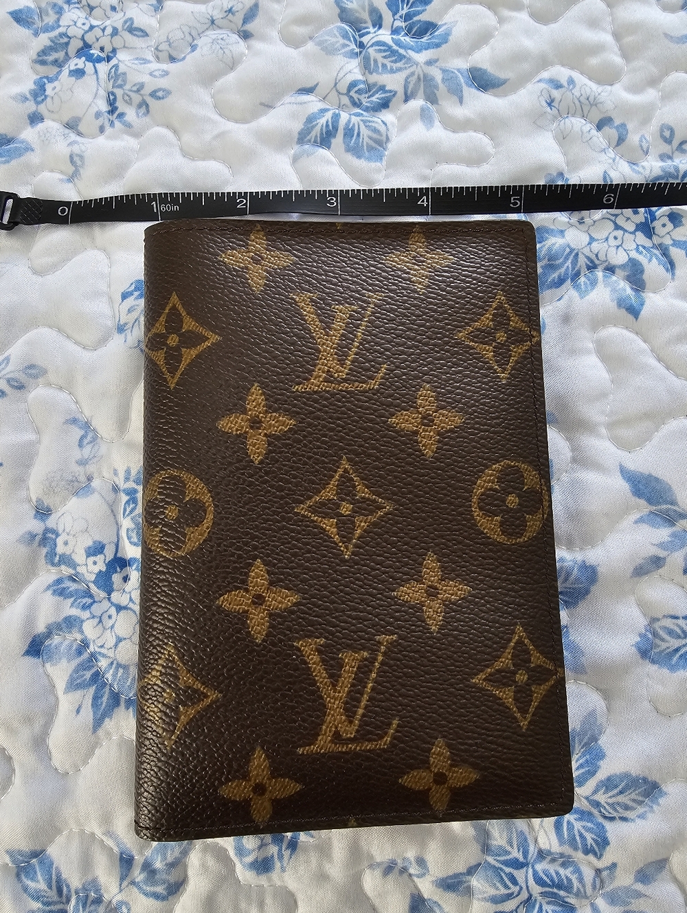Louis Vuitton Brown Textured Leather Passport/Card Holder - Picture 9 of 10